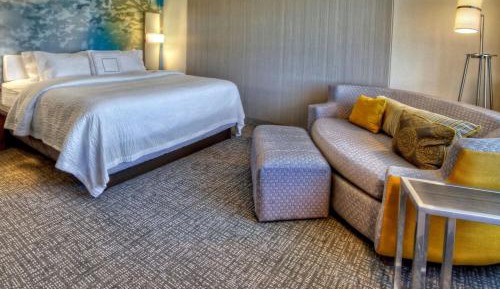 King Room with Bathtub - Mobility Access/Hearing Accessible