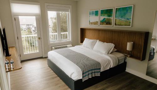 Deluxe Bayview Suite (Self Check-in)