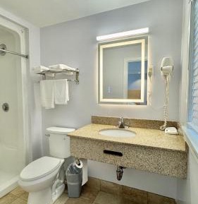 Deluxe King Room - Non-Smoking