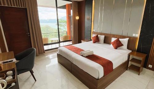 Deluxe Double or Twin Room with Mountain View