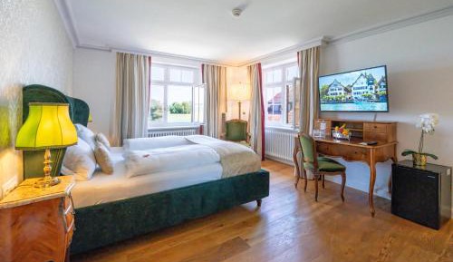 Deluxe Double Room with Lake View