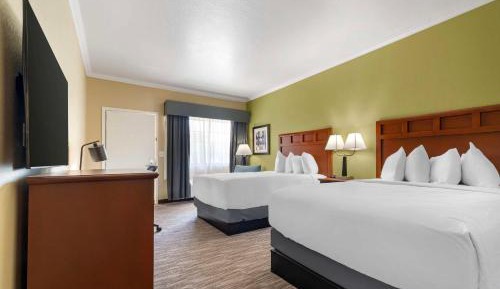 Queen Room with Two Queen Beds with Roll-In Shower - Mobility Access