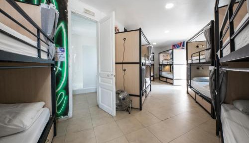 Bed in 12-Bed Female Dormitory Room Ensuite