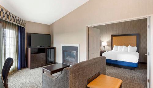 Suite with Two Queen Beds and Sofa Bed - Fireplace - Non Smoking