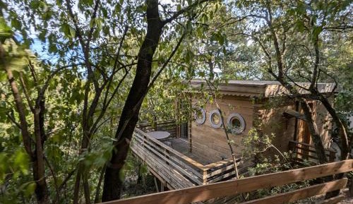 Quadruple Cabin with Shower