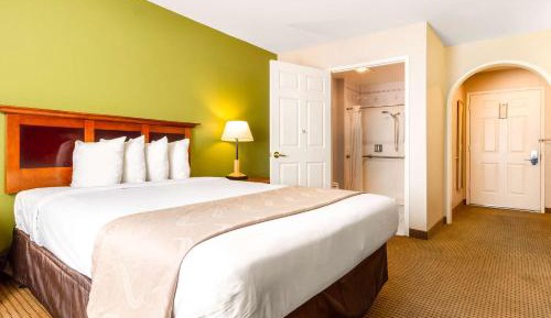 Queen Room - Accessible/Non-Smoking