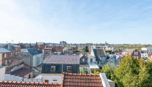 One-Bedroom Apartment with City View