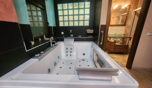 Studio Apartment with One Double Bed