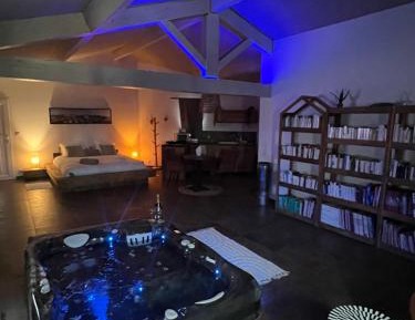 Suite with Hot Tub