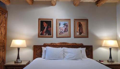 Deluxe Queen Room