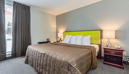 Deluxe Queen Room