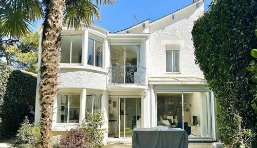Holiday Home (8 Adults)