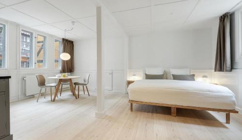 One-Bedroom Deluxe Apartment
