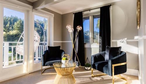 Deluxe King Studio with River View 