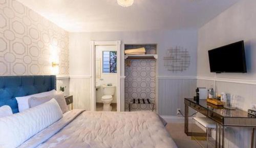 Queen Room with Garden View