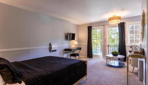 Queen Studio with River View