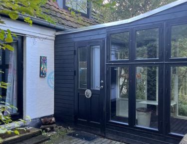 Apartment with Shower