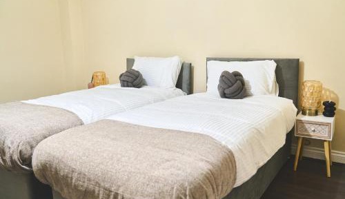 Standard Twin Room with Shared Bathroom