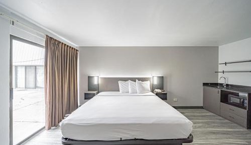 King Room - Non-Smoking