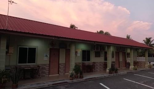 Deluxe Room (2 Adults + 1 Child)