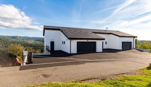 Apartment with Mountain View