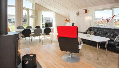 Three-Bedroom Vacation Home 