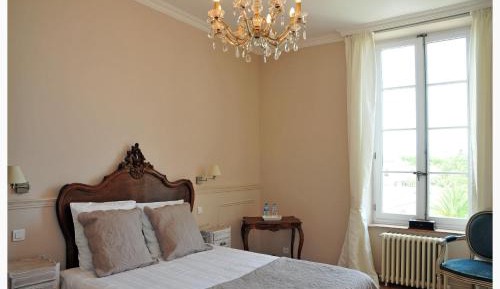 Air-conditioned Room with Pool View