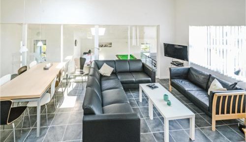 Five-Bedroom Holiday Home