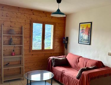 One-Bedroom Apartment with Garden View