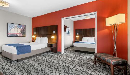 Queen Suite with Two Queen Beds and Bath Tub - Mobility Access