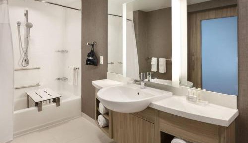 Queen Suite with Two Queen Beds, Trundle Bed and Mobility Accessible Tub