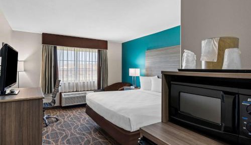 King Room with Roll-in Shower - Disability Access/Non-Smoking