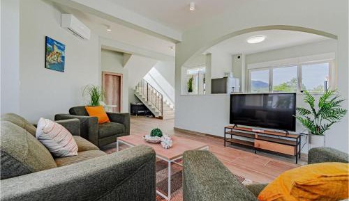 Three-Bedroom Vacation Home 