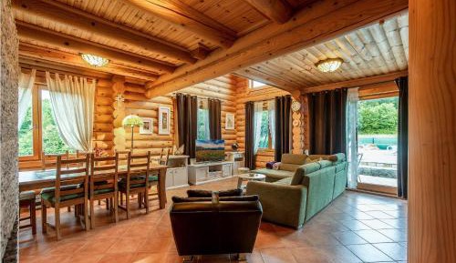 Three-Bedroom Vacation Home 