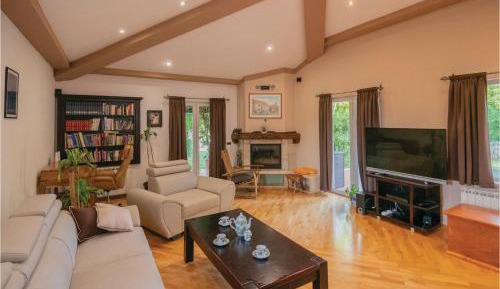 Three-Bedroom Vacation Home 