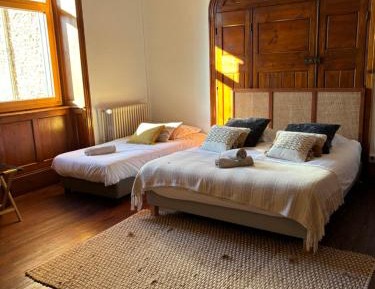 Deluxe Room (2 Adults + 1 Child)