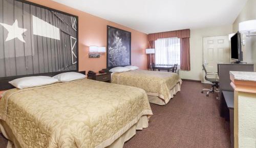 Queen Room with Two Queen Beds - Non-Smoking