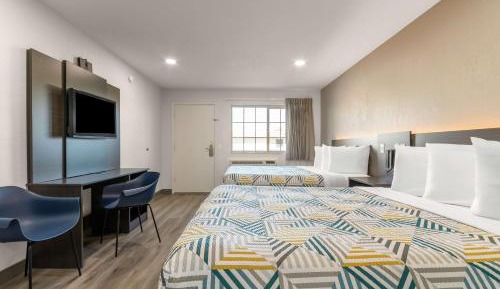 Queen Room with Two Queen Beds - Smoking