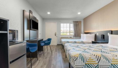 Standard Room- 2 Full Beds - Accessible - Roll In shower- Non-Smoking