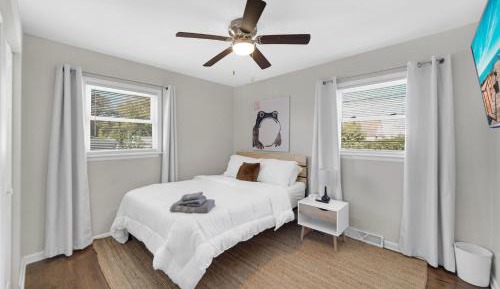 Queen Room with Shared Bathroom