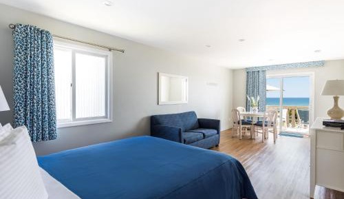 One-Bedroom Queen Suite with Sofa Bed