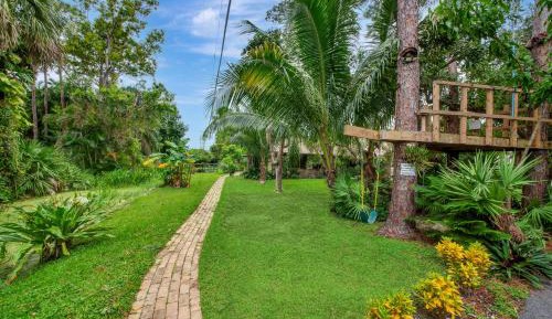 One-Bedroom Apartment with Garden View