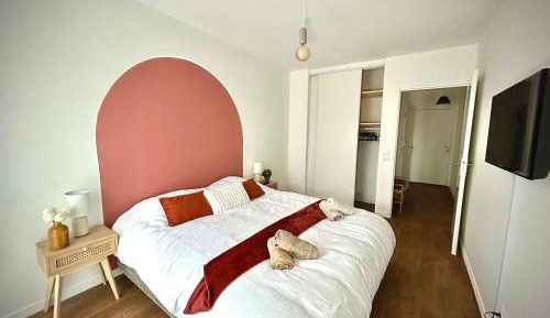 One-Bedroom Apartment with Balcony