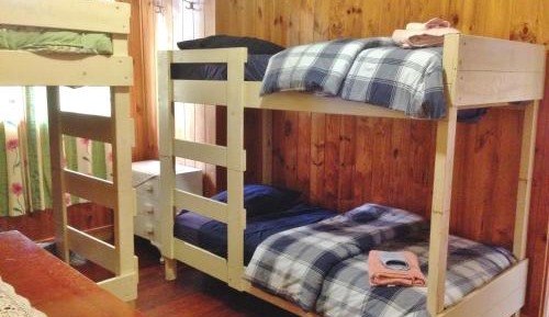 Henry's Two-Bedroom Cottage with Shared Bathroom