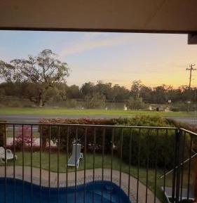 Deluxe Queen with River View with No Pets Allowed