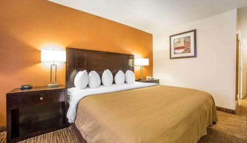 Standard King Room - Non-Smoking 