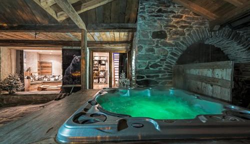 Chalet with Private Spa and infrared light sauna
