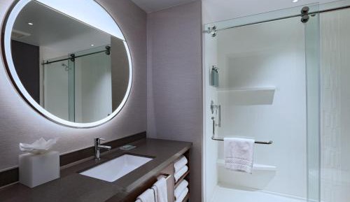 King Room with Bathtub and Sofa Bed - Mobility Access