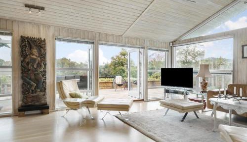 Three-Bedroom Vacation Home 