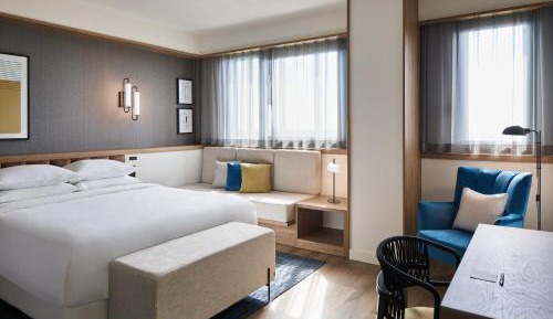 Superior King Room with Sofa Bed and City View